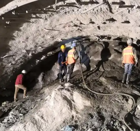 崇仁拱顶带模注浆料的施工流程及注意事项